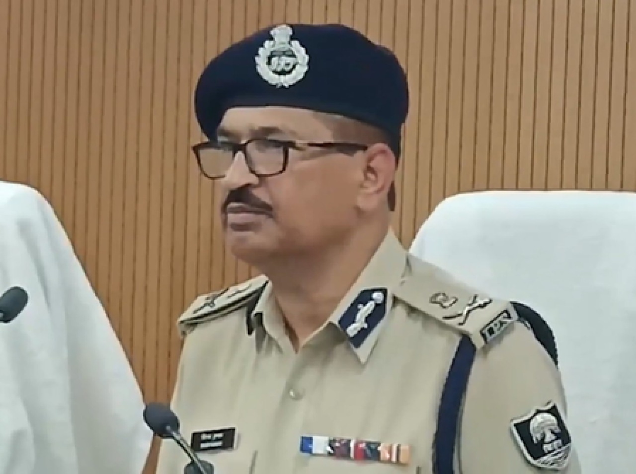 బిహార్ పోలీస్ డీజీపీ వినయ్ కుమార్ స్వచ్ఛందంగా పదవీ విరమణ