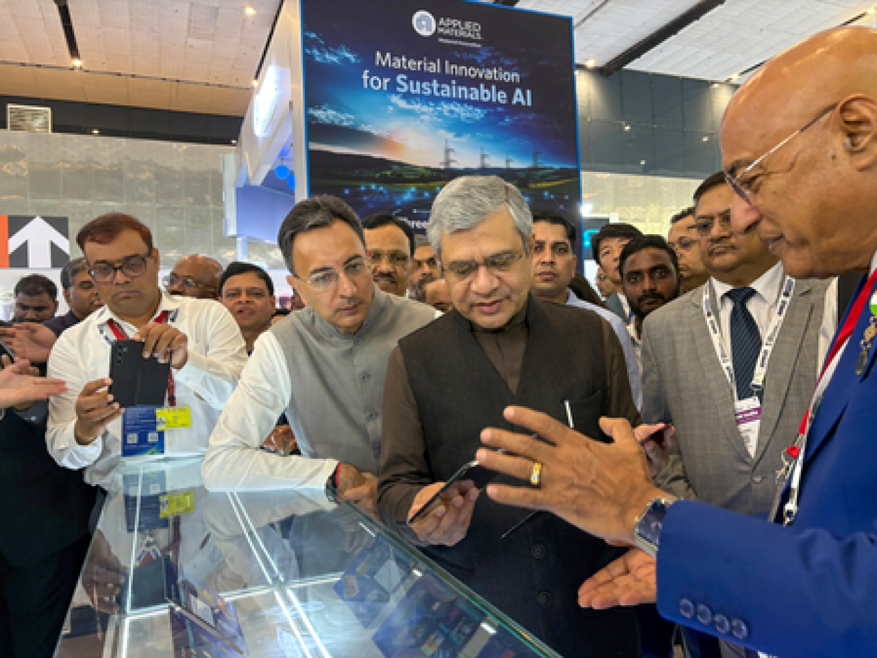 భారత్లో సెమీకండక్టర్ రంగం అభివృద్ధి దిశగా, భారీ పెట్టుబడులు మరియు ఉద్యోగ అవకాశాలు