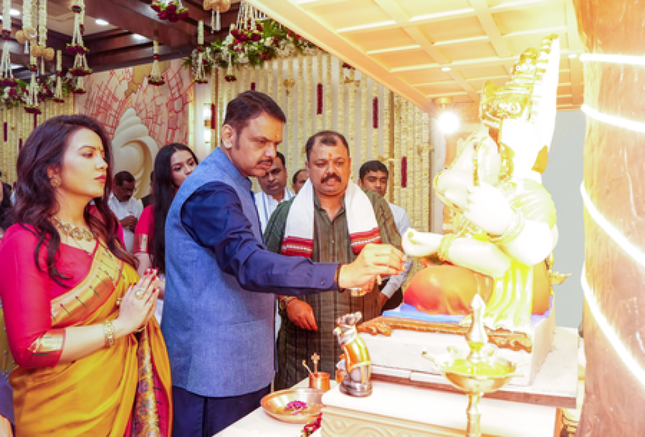 ముంబైలో గణేశోత్సవం సమయంలో ఆందోళనపై సీఎం ఫడ్నవీస్ విజ్ఞప్తి