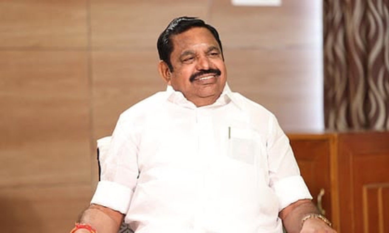 ఎఐఏడీఎంకేలో నాయకత్వానికి సంబంధించిన ఘర్షణలో 100కి పైగా సభ్యులను తొలగించిన శన్ముగం