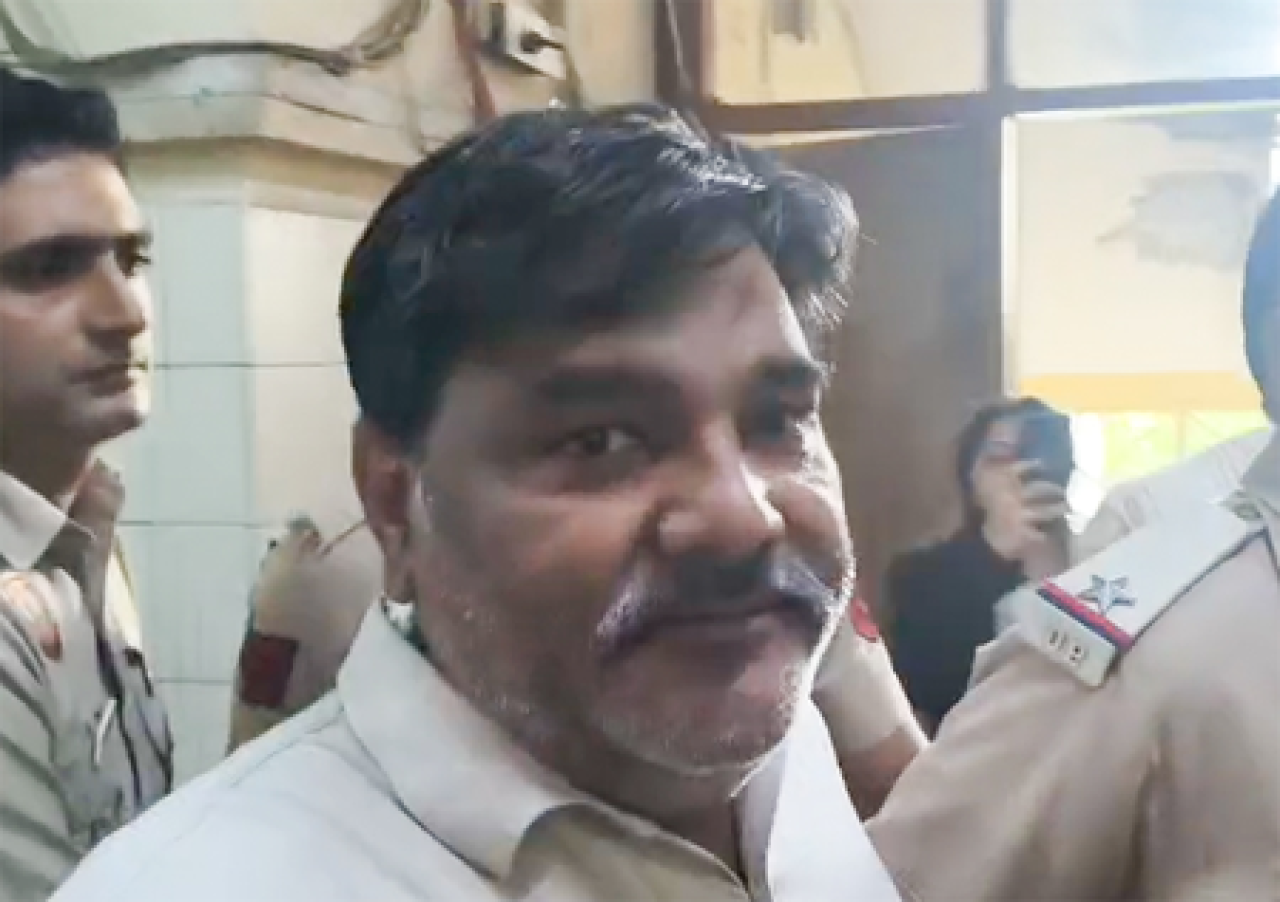 ఢిల్లీ దंगा కేసు: తాహిర్ హుస్సైన్కు 2 సంవత్సరాల శిక్ష