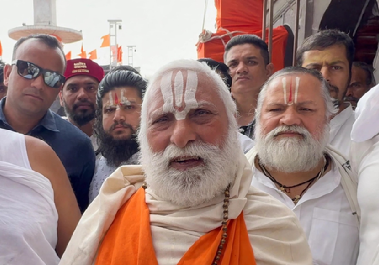 నాసిక్ కుంభ మేళాకు మాంసం, మత్స్యం మరియు మద్యం విక్రయాలను నిలిపివేయాలని కోరిన మహంత మురళీధర్ జీ మహారాజ్