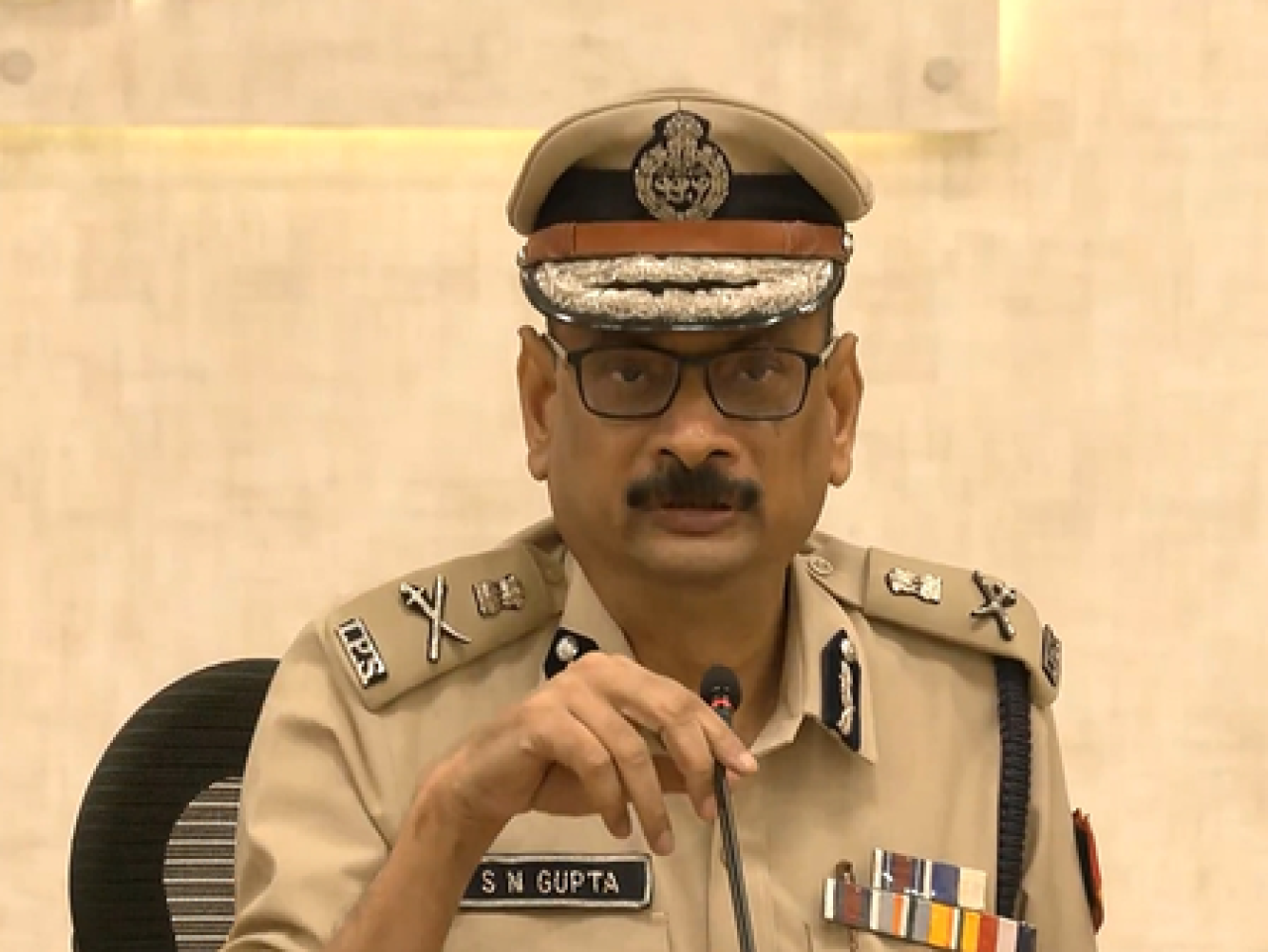 పశ్చిమ బెంగాల్ డీజీపీ సిద్ధనాథ్ గుప్తా సేవా కాలం 6 నెలలు పొడిగింపు