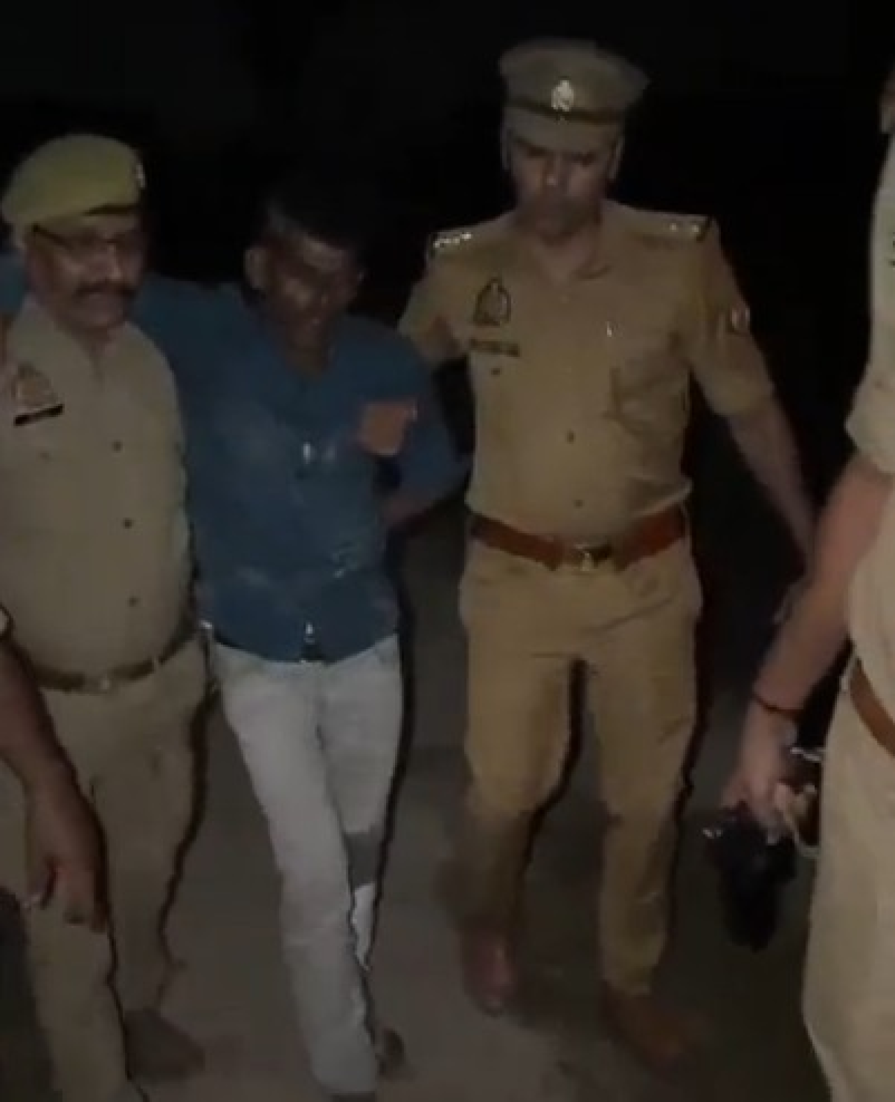 బరేలీ మరియు కన్నౌజ్లో పోలీసుల మुठ్బెడి: 2 నేరస్థులు అరెస్ట్, ఒక కానిస్టేబుల్ గాయపడ్డాడు