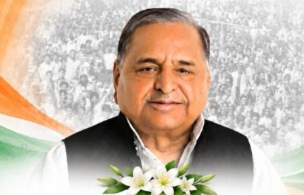 ములాయమ్ సింగ్ యాదవ్ కు నివాళి అర్పించిన సీఎం యోగి ఆదిత్యనాథ్