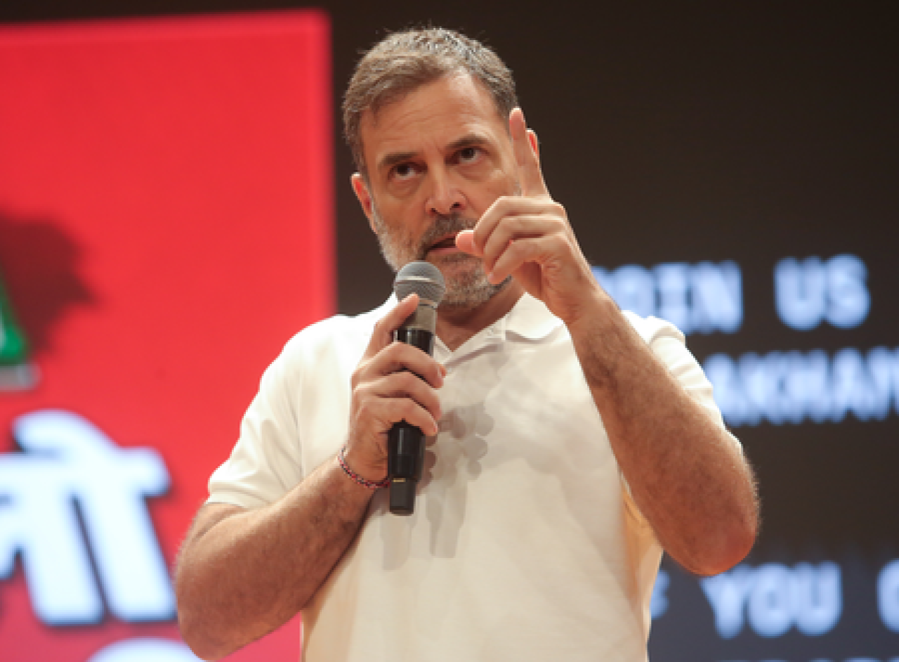 రాహుల్ గాంధీ యాచికపై మంగళవారం విచారణ జరగదు