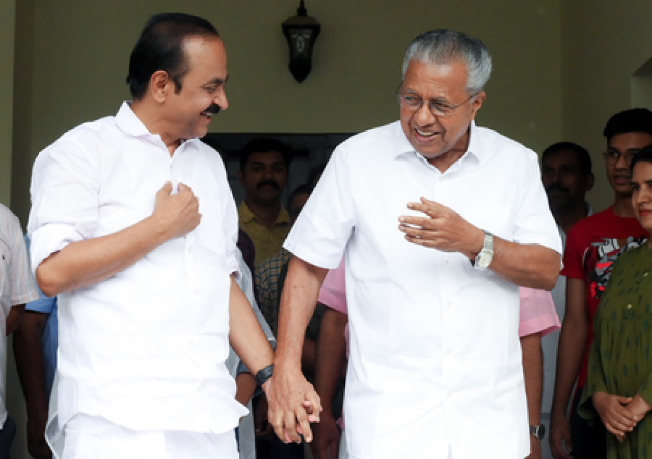 సిఎంఆర్‌ఎల్-ఎక్స్‌అలాజిక్ కేసులో కాంగ్రెస్‌లో విబజన, ముఖ్యమంత్రి విజయన్‌కు వ్యతిరేకంగా నిరసనలు